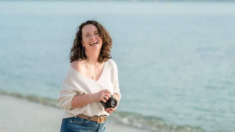 Foto einer Fotografin am Strand